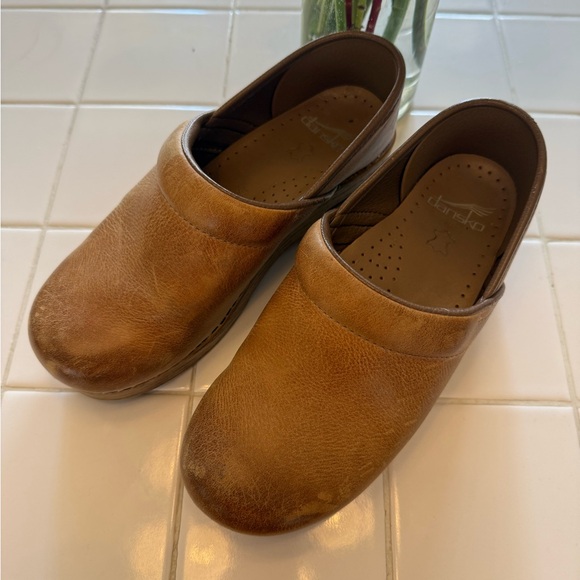 Dansko honey clog size 37 / 7.5 - Picture 2 of 3